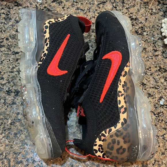 Black/red/ cheetah Nike vapor airmax. EUC. Sz 6.5 but they do run a little big. - Picture 2 of 5
